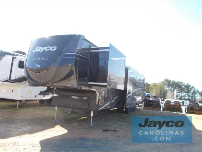 2026 Jayco Seismic 399 - Photo 2
