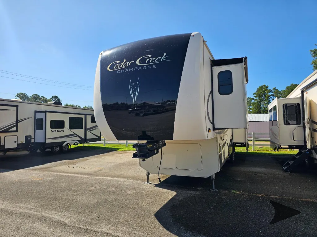 2020 Forest River Cedar Creek Champagne Edition 38EL, Photos photo 3