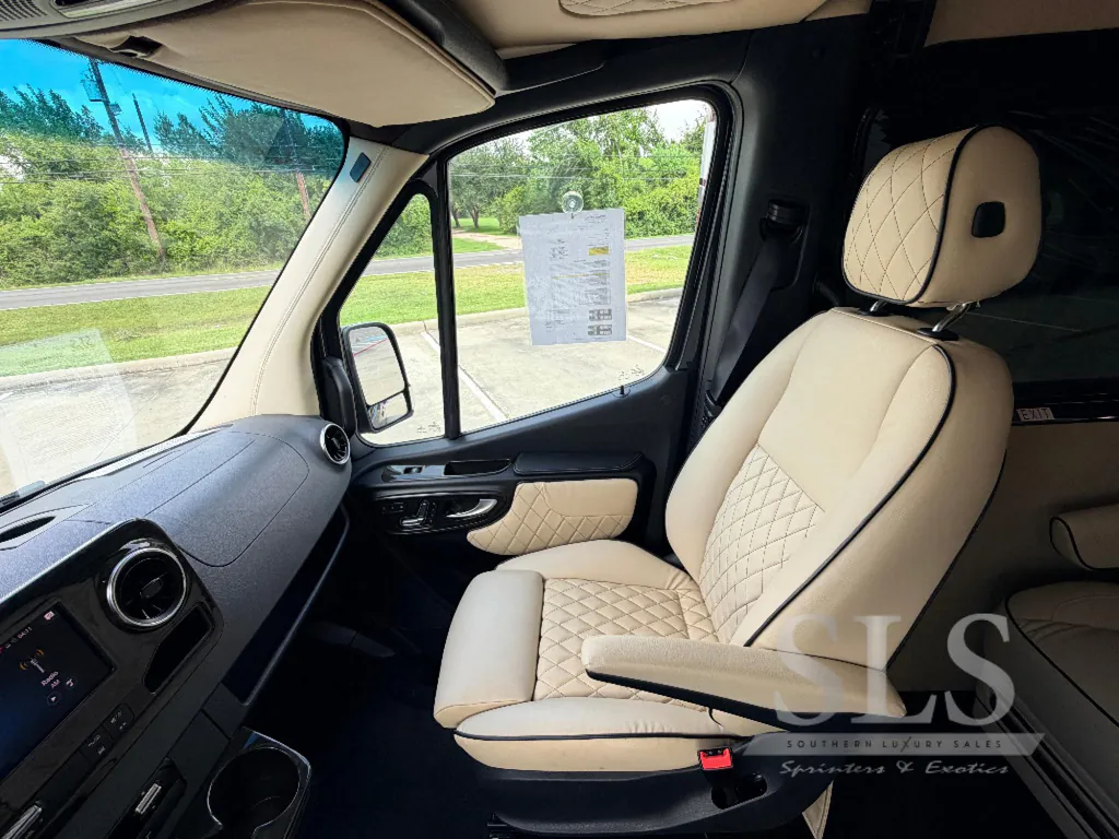 2024 Midwest Automotive Designs Luxe Cruiser D4, Photos photo 17