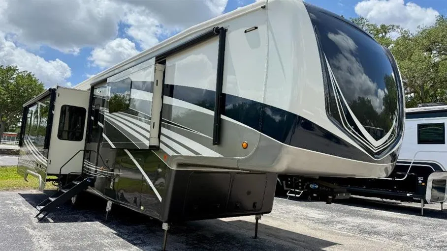 2022 DRV Mobile Suites 44 Houston - Photo 2