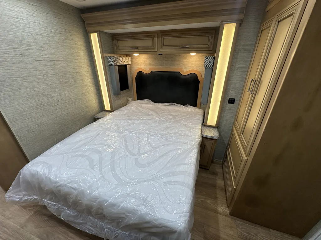 2017 Newmar Canyon Star 3923, Photos photo 12