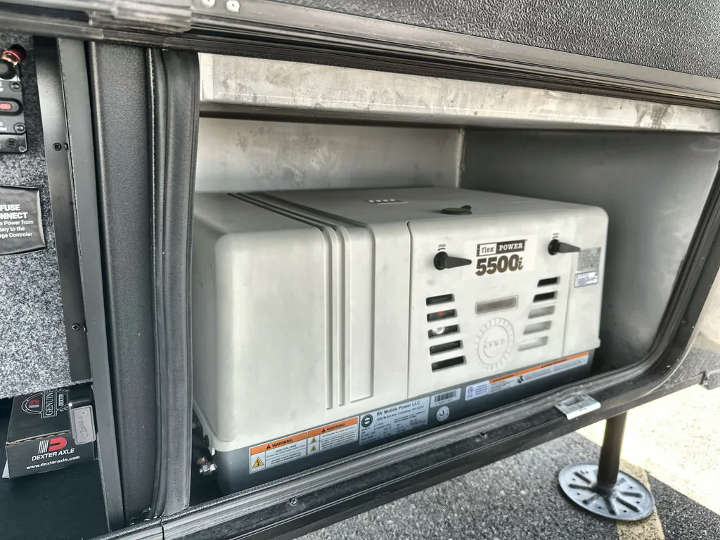 2025 Brinkley Model G 3950, Photos photo 23