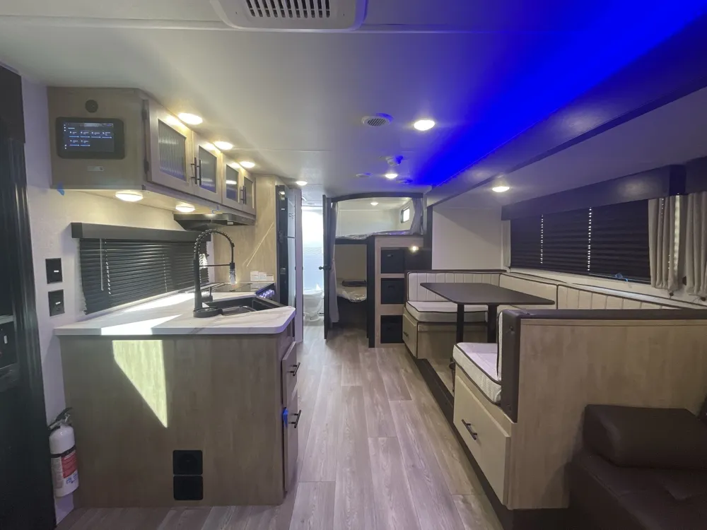 2027 - Photo 2