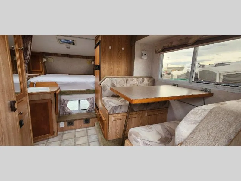 2004 Thor Citation Supreme Used    9.1 Truck Camper - Photo 4