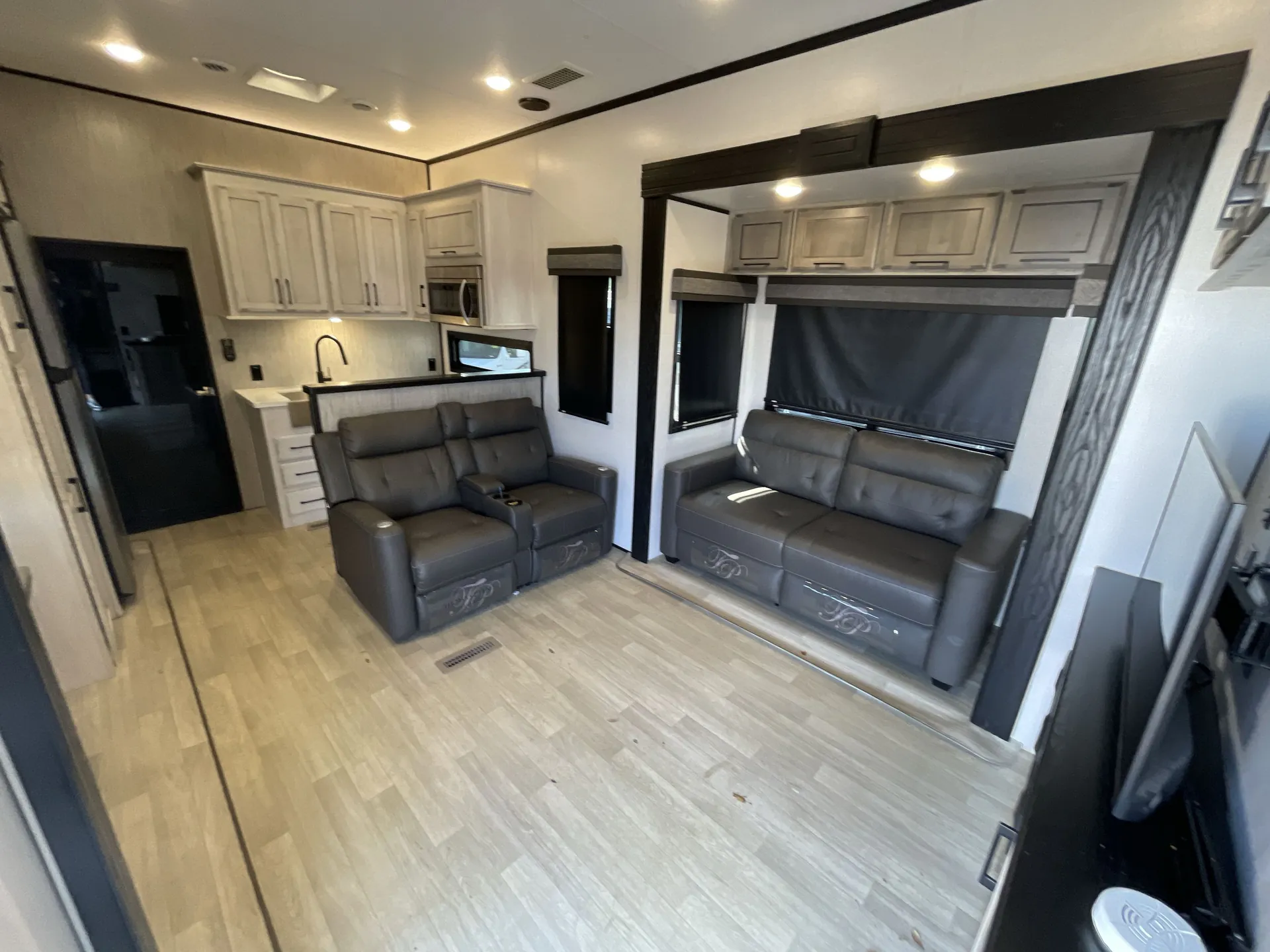 2023 K-Z Venom 4113TK — living area main