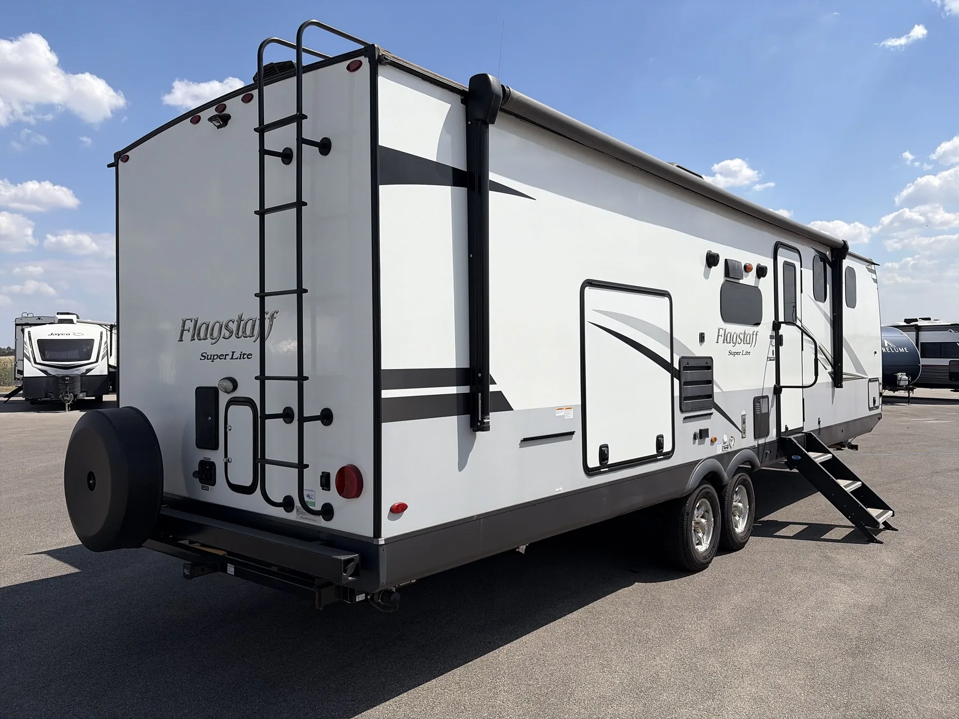 2021 Forest River Flagstaff Super Lite 29RBS — campside
