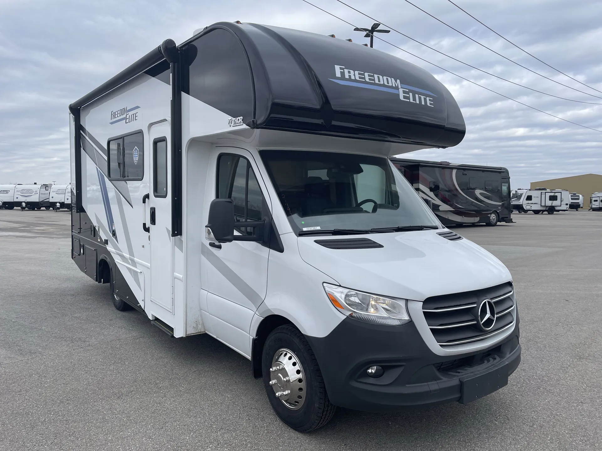 2025 Thor Motor Coach Freedom Elite 24FL - Photo 2