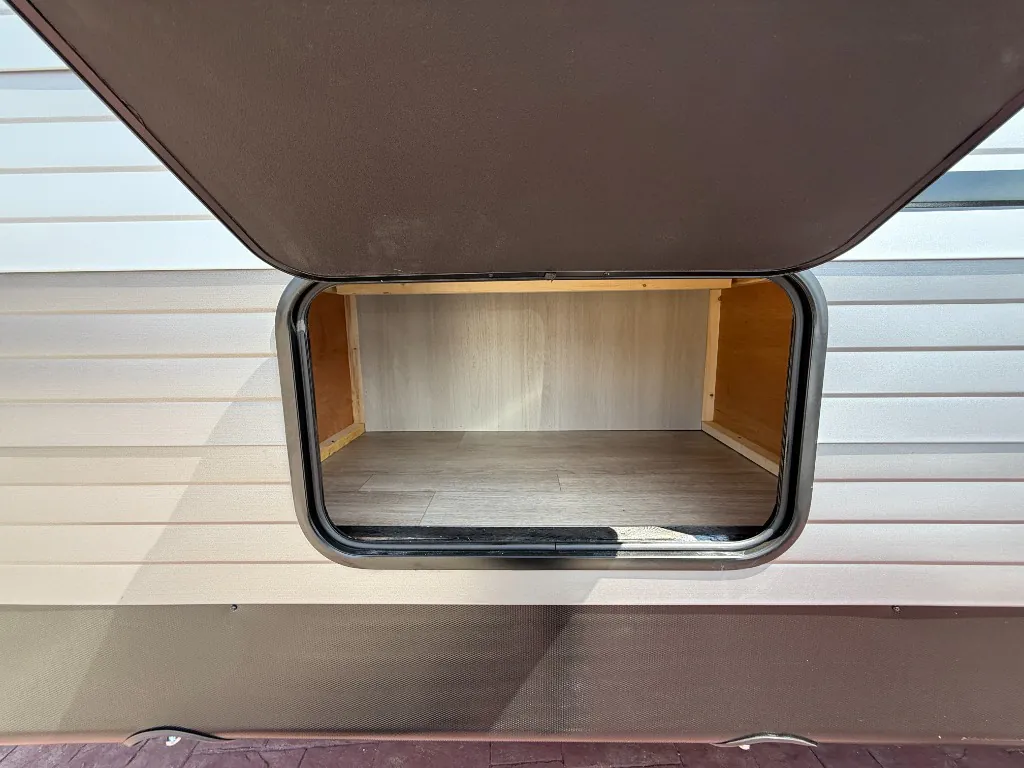 2027 Coachmen Catalina Legacy Edition 343BHTS (2 Queen Beds), Photos photo 68
