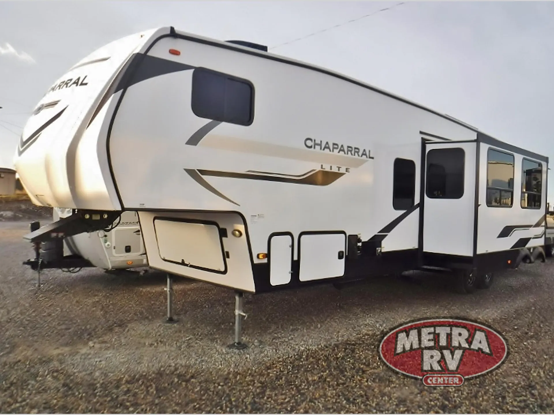 2024 Coachmen Chaparral Lite 368TBH - Photo 2