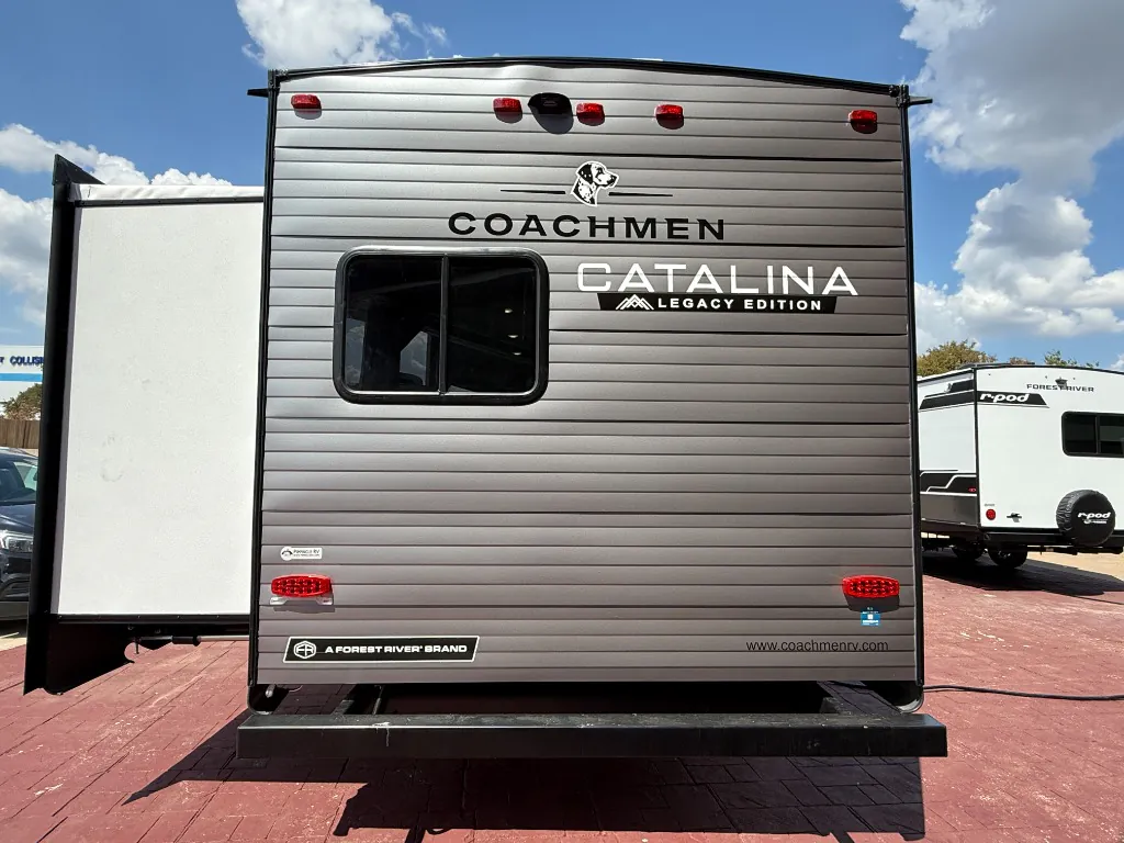 2027 Coachmen Catalina Legacy Edition 343BHTS (2 Queen Beds), Photos photo 5