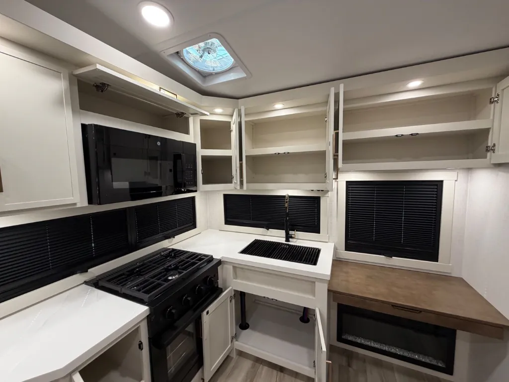 2027 Brinkley Model Z 2680, Photos photo 23