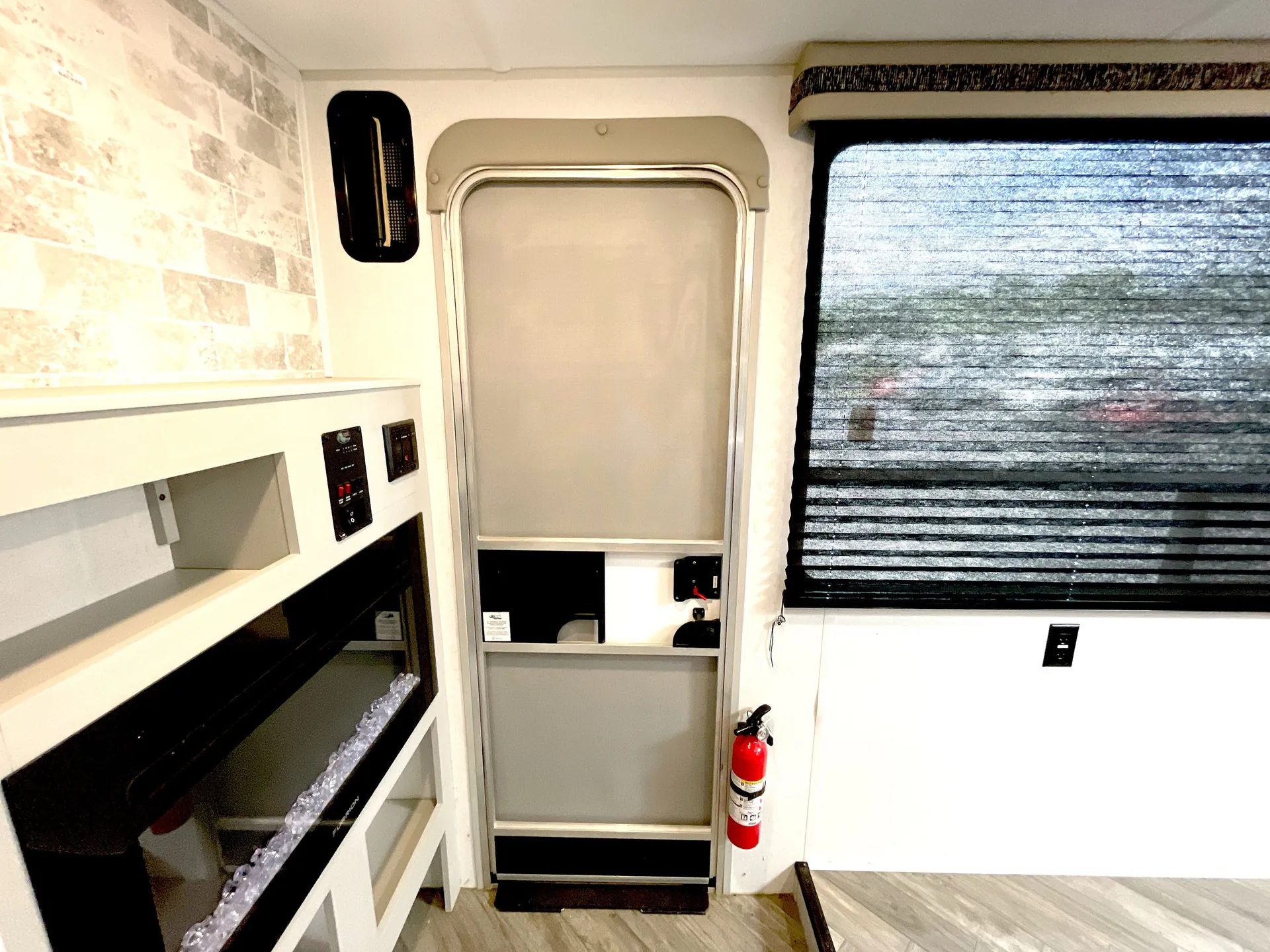 2021 Forest River Wildwood FSX 260RT — stove oven open