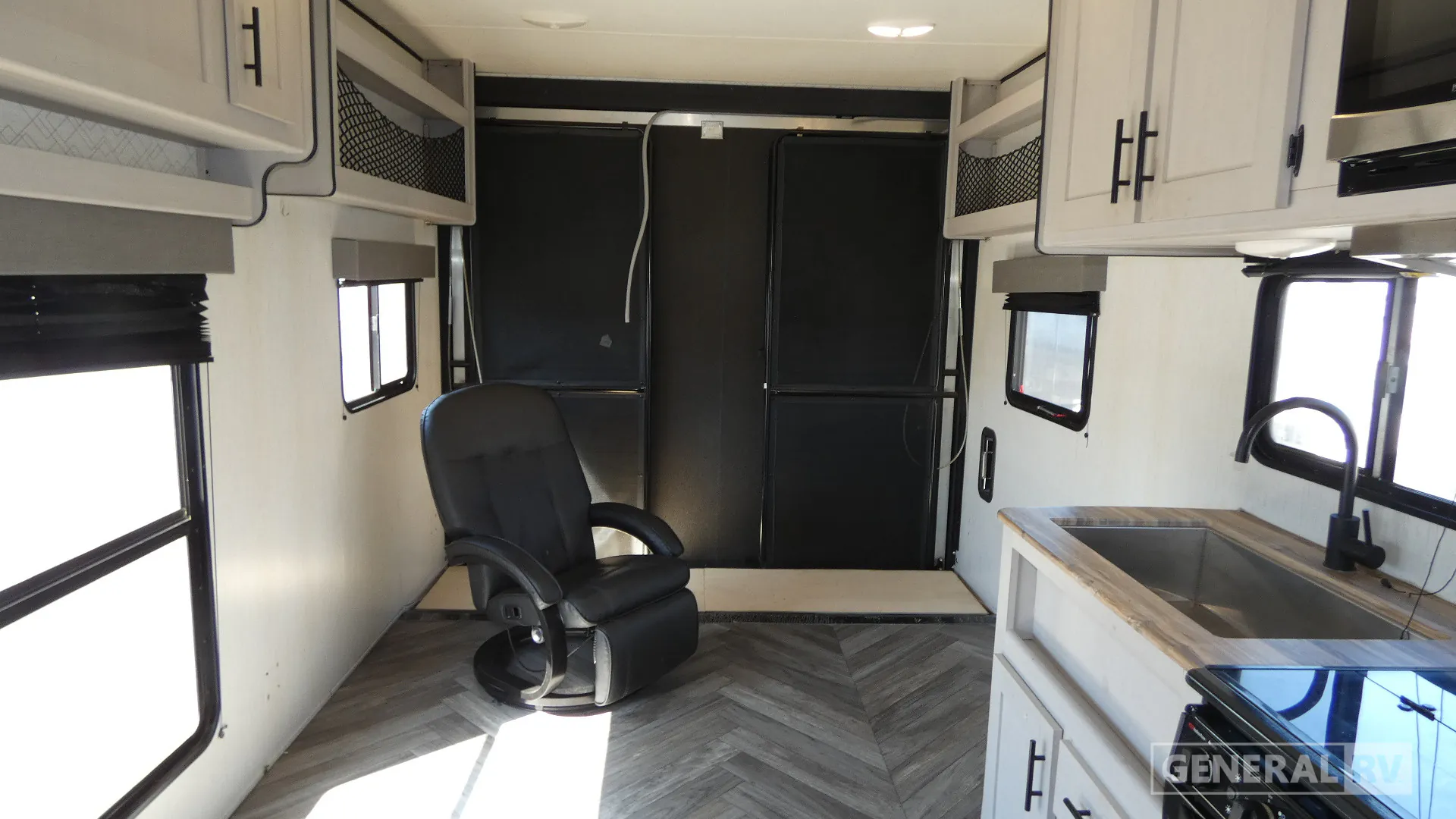 2023 Heartland Lithium 2515S - Photo 3