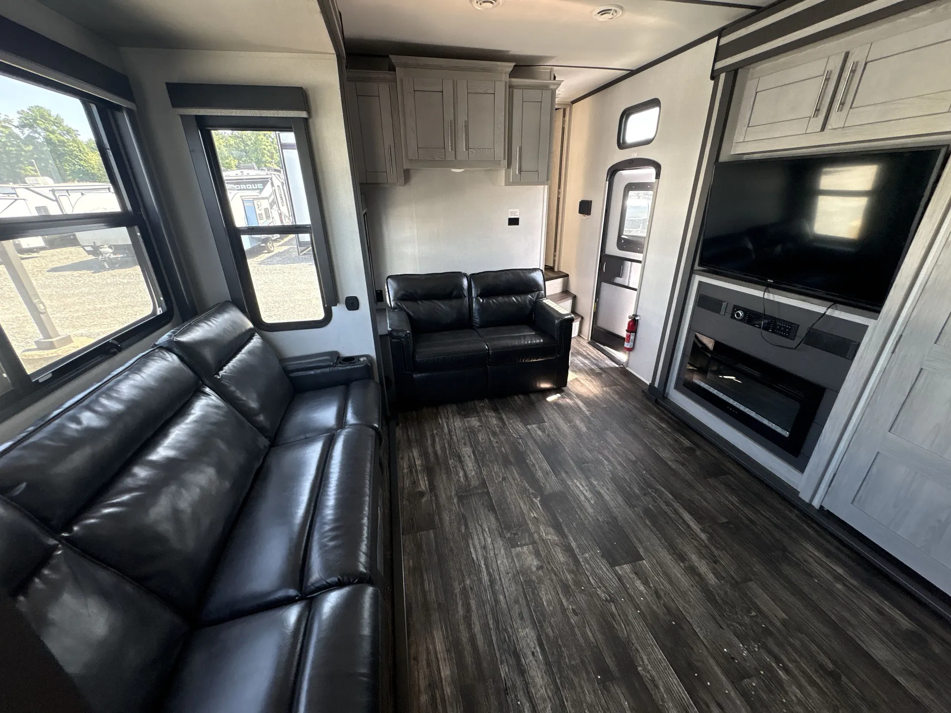 2021 Keystone Fuzion 428 — living area main