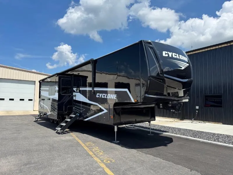 2027 Heartland Cyclone New    3913 - Photo 4