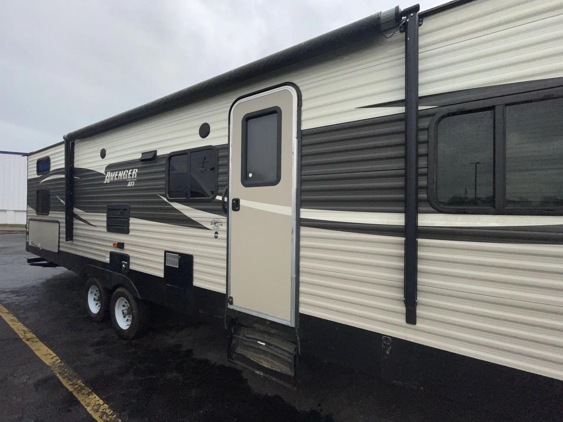 2017 prime time Avenger Ati 27DBS — campside