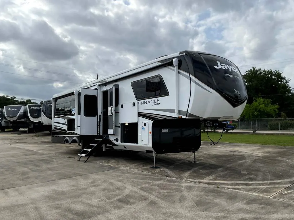 2026 Jayco Pinnacle 32RLTS - Photo 2