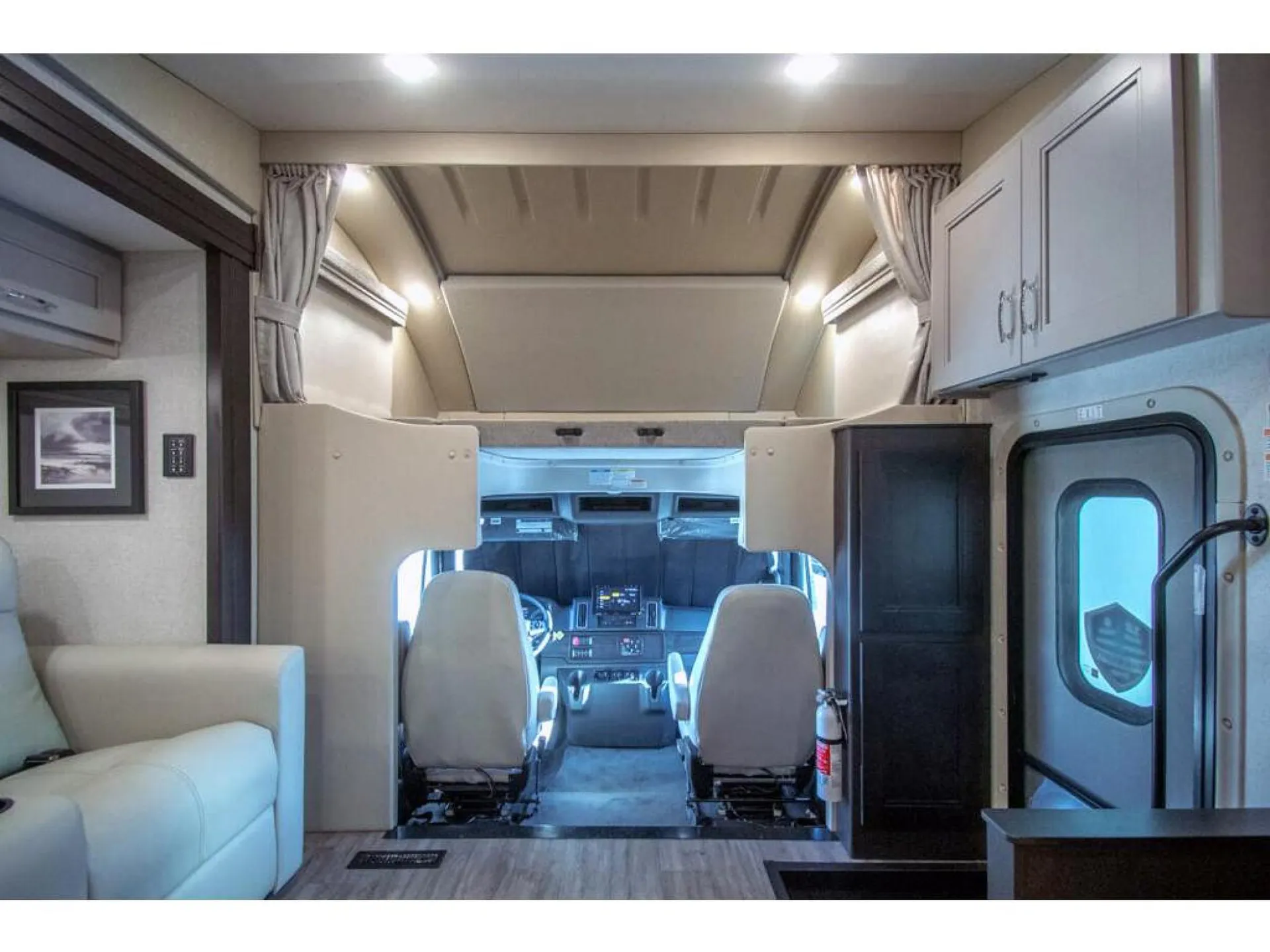 2026 Thor Motor Coach Inception 38DX - Photo 4