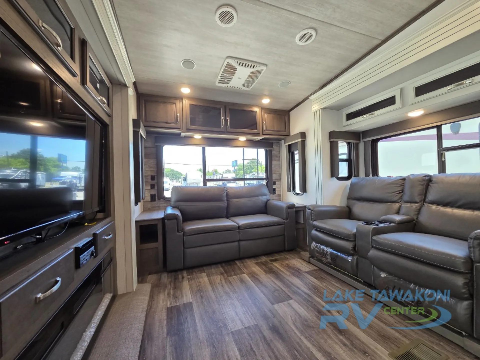 2021 Keystone Cougar 302RLS - Photo 4
