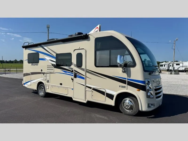 2021 Thor Motor Coach Vegas 24.1 - Photo 2