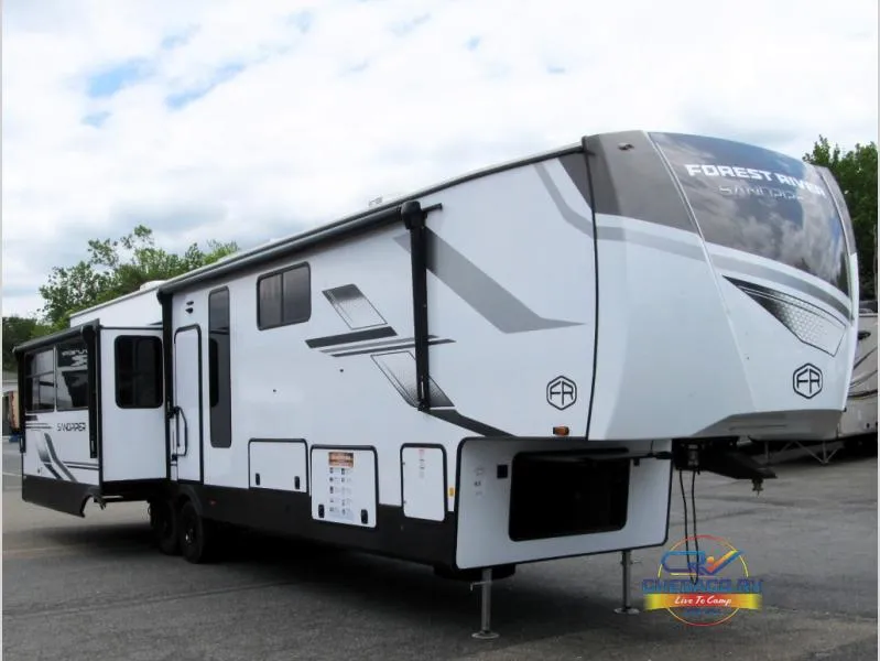 2025 Forest River Sandpiper 3900HBLR - Photo 2