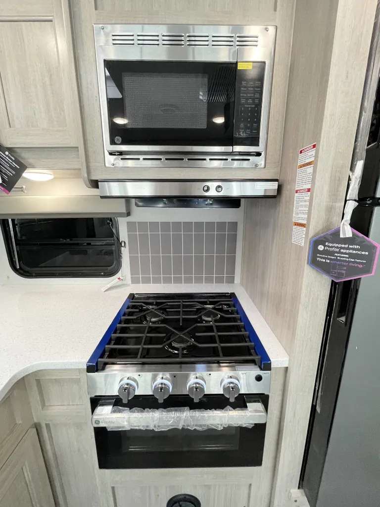 2027 Coachmen Catalina Legacy Edition 333DBDSCK, Photos photo 13