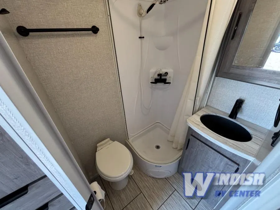 2022 Lance Lance Travel Trailers Used    1685 - Photo 2