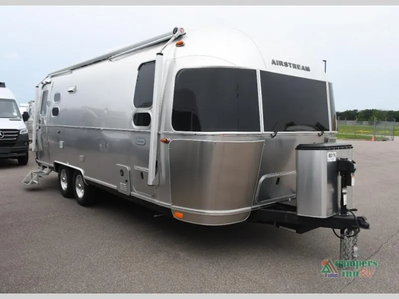 2022 Airstream Globetrotter 25FB - Photo 2