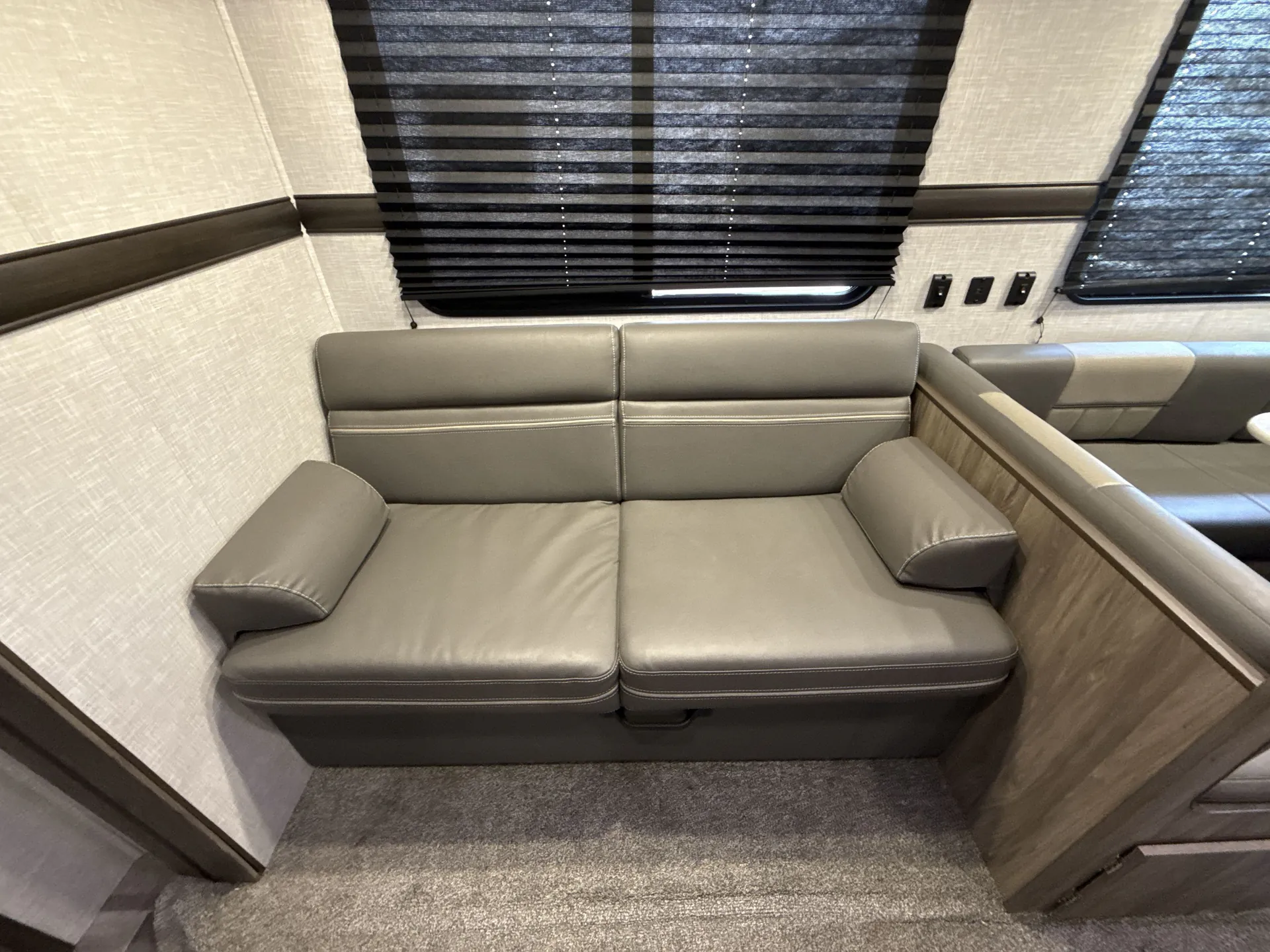 2023 CrossRoads Zinger 331BH - Photo 3