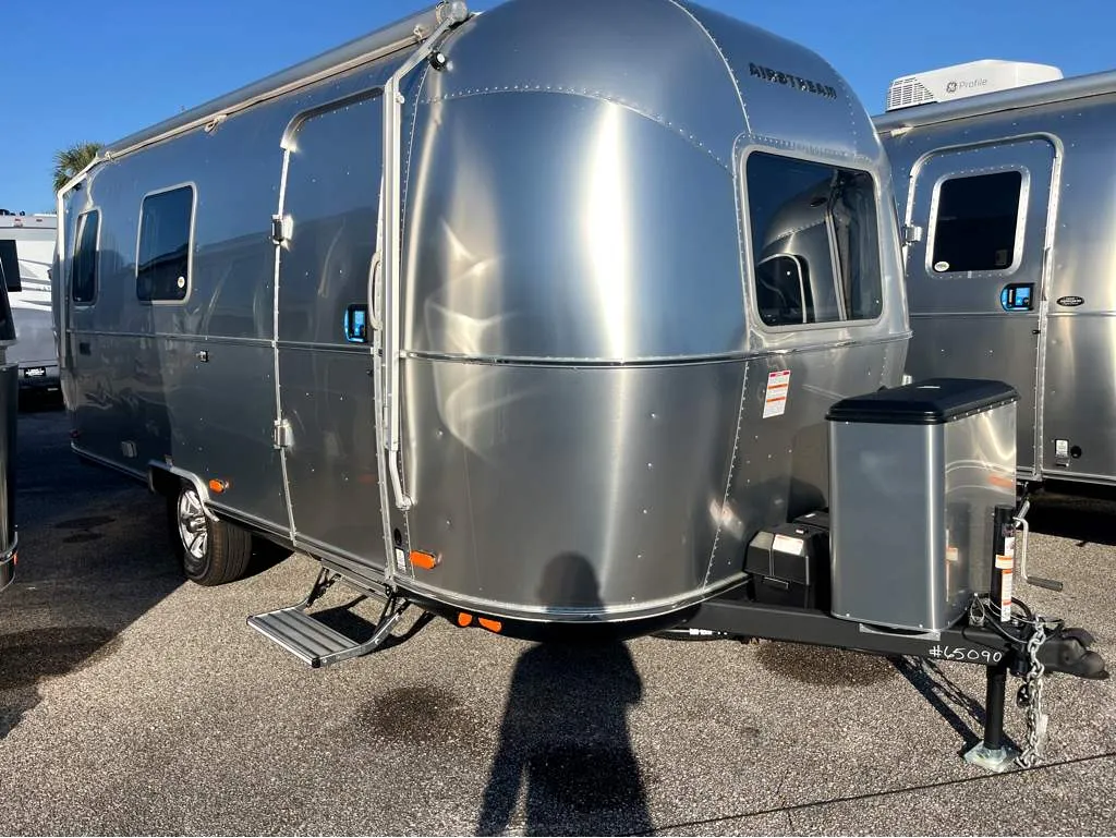 2026 Airstream WORLD TRAVELERUSA 22RB - Main photo