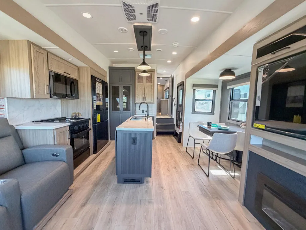 2026 Forest River Rockwood Signature R372RL, Photos photo 9
