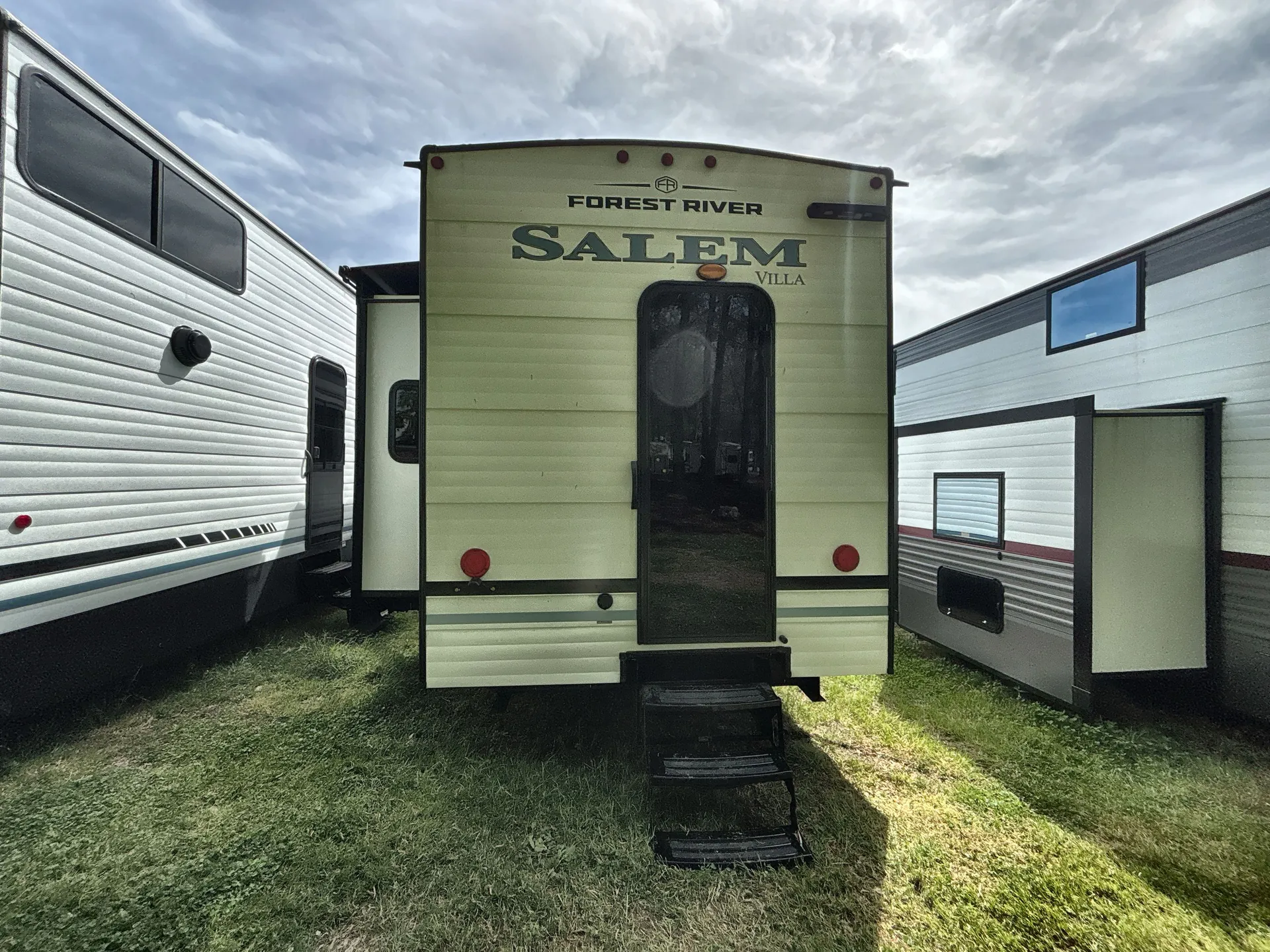 2026 Forest River Salem Villa 42DMS — backside