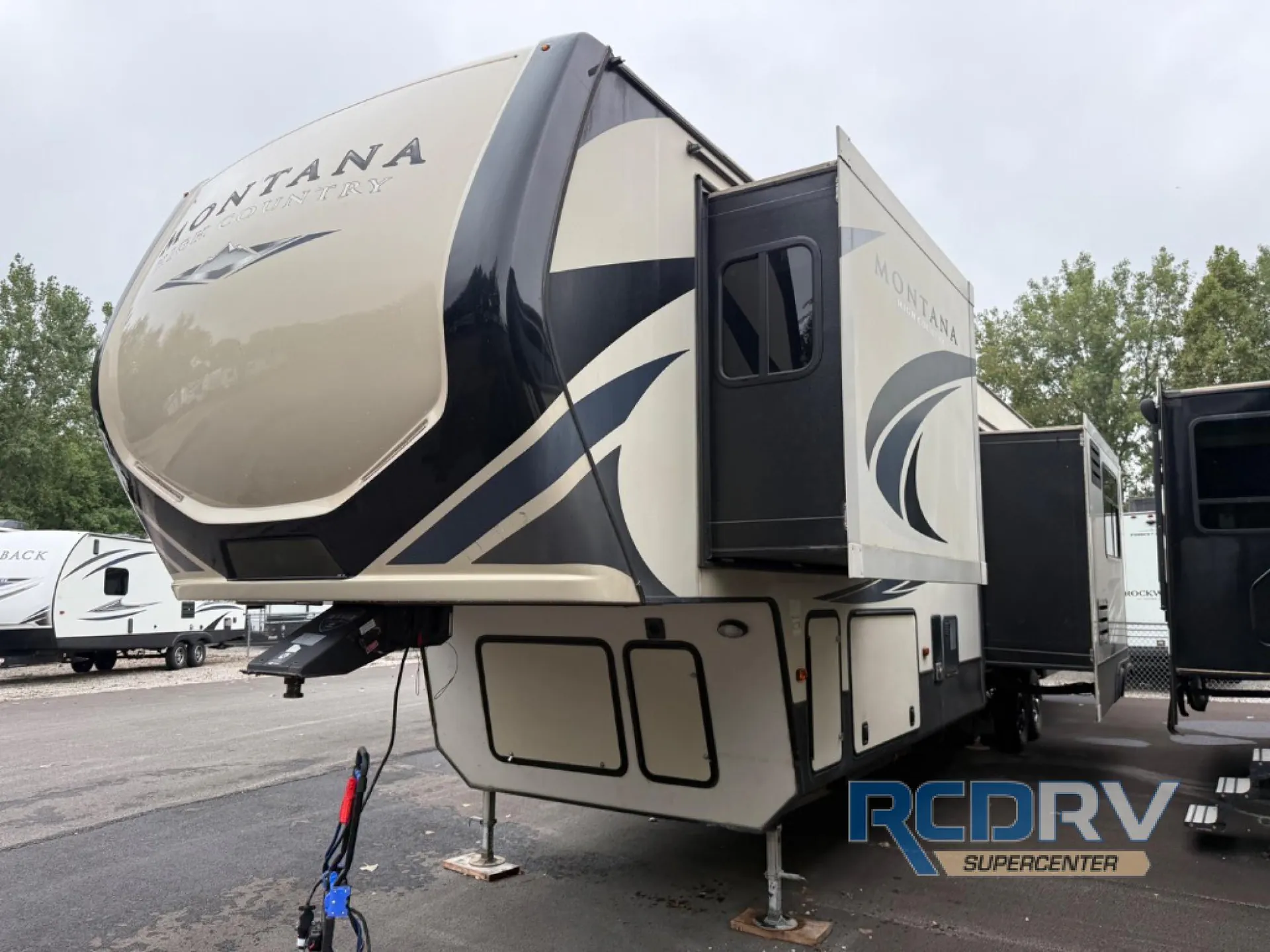 2019 Keystone Montana High Country 372RD - Photo 3