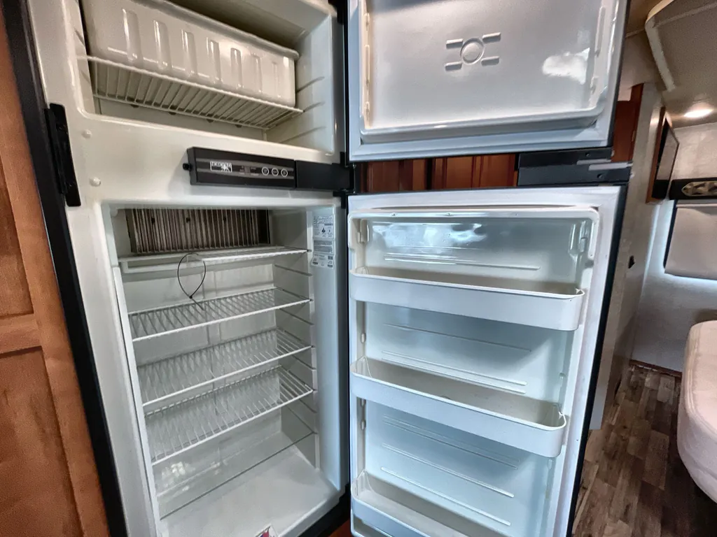 2018 Winnebago Sunstar 27P, Photos photo 9