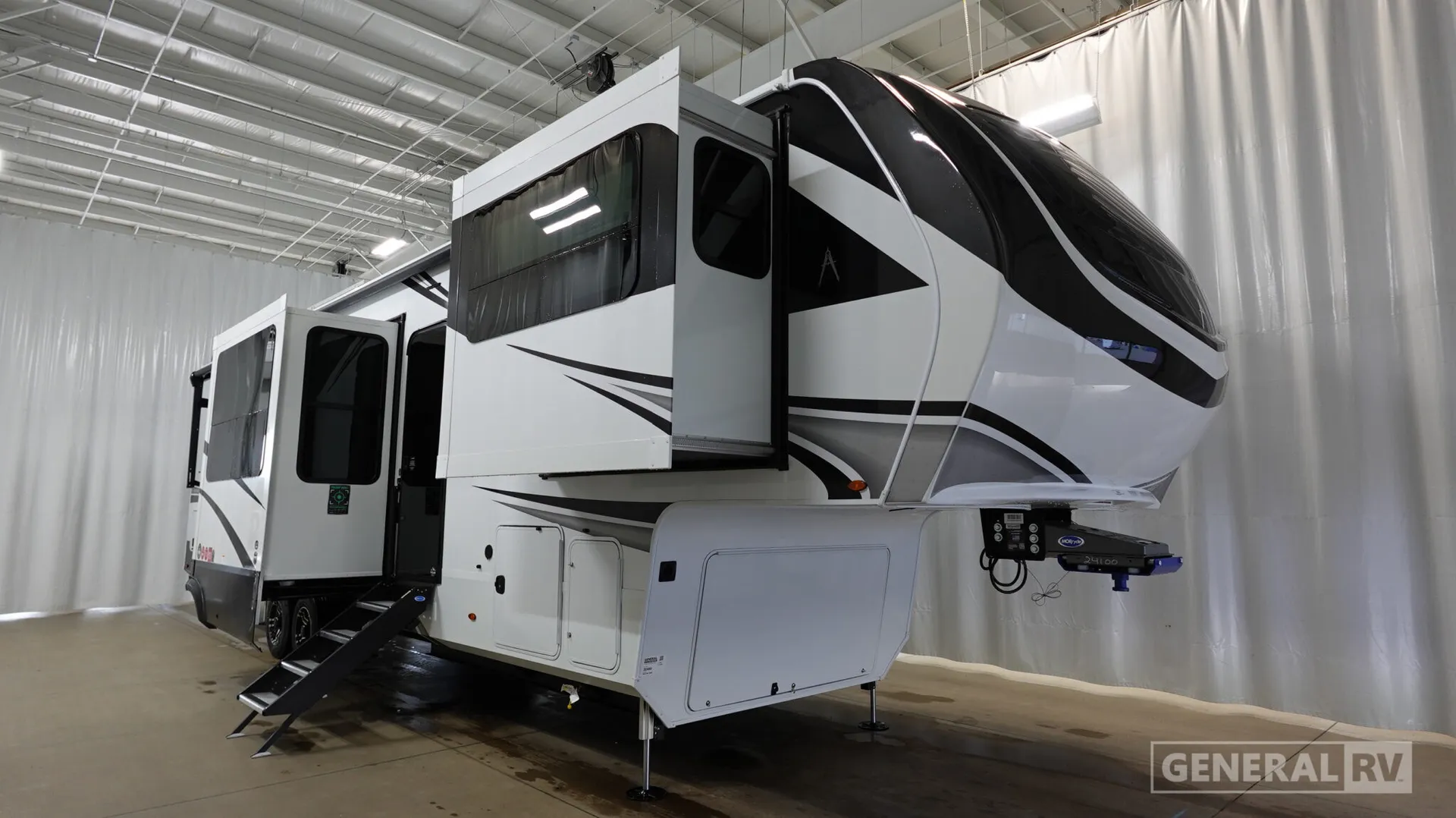 2026 Grand Design Solitude 380FL - Photo 2