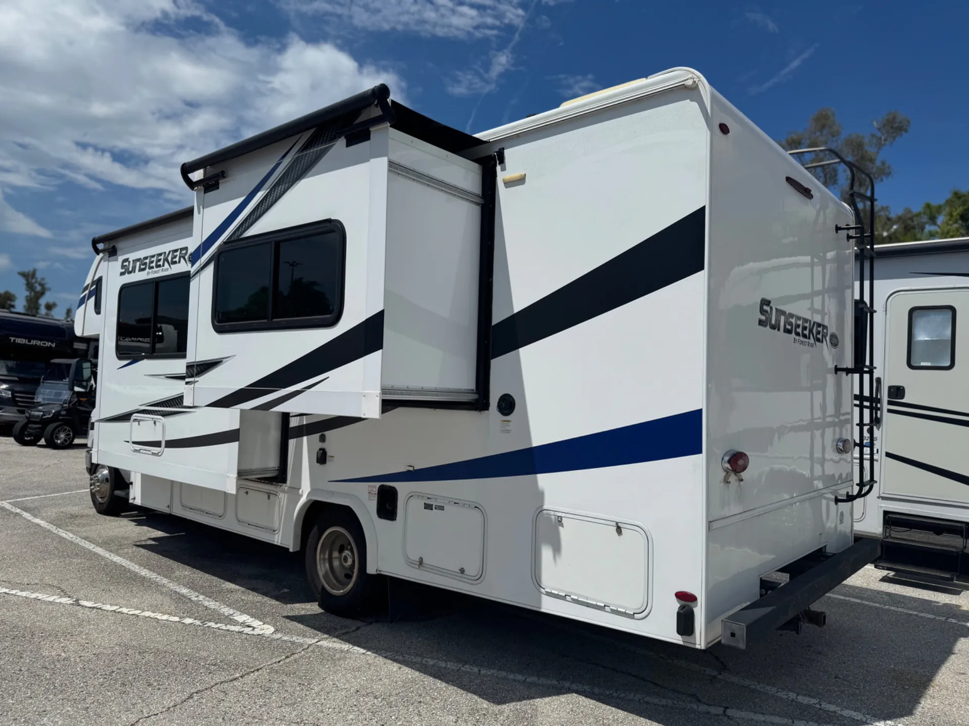 2021 Forest River Sunseeker 2440DS - Photo 4