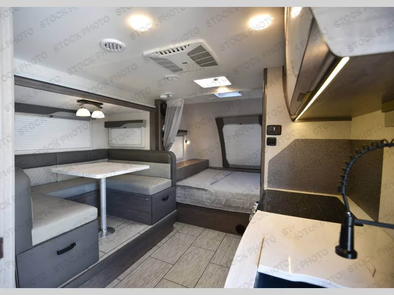2026 Lance Lance Travel Trailers 1685 - Photo 2