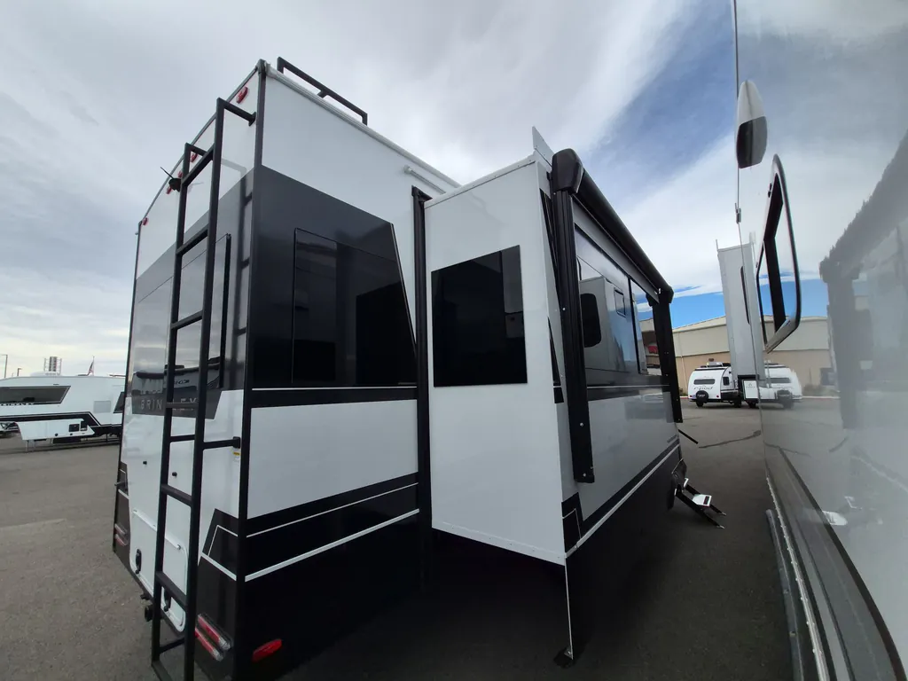 2026 Brinkley Model Z 3600, Photos photo 10