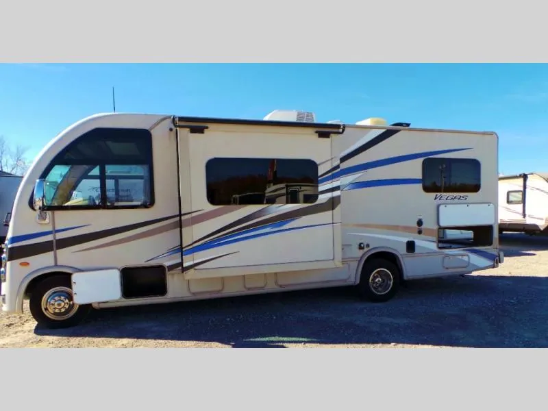 2018 Thor Motor Coach Vegas Used    25.4 - Photo 2