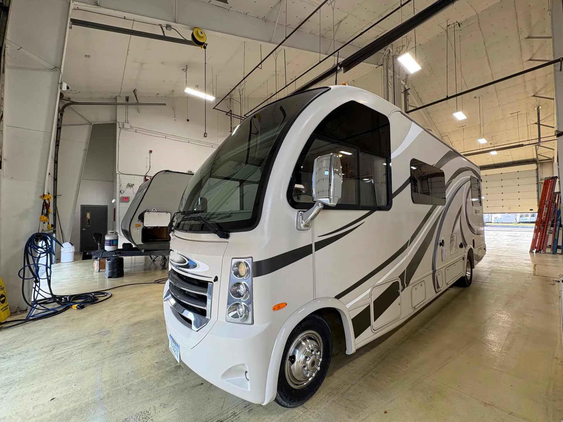 2016 Thor Motor Coach Vegas 252 - Photo 2