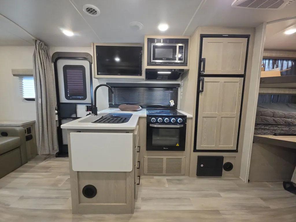 2021 Forest River Flagstaff Micro Lite 25BRDS, Photos photo 10