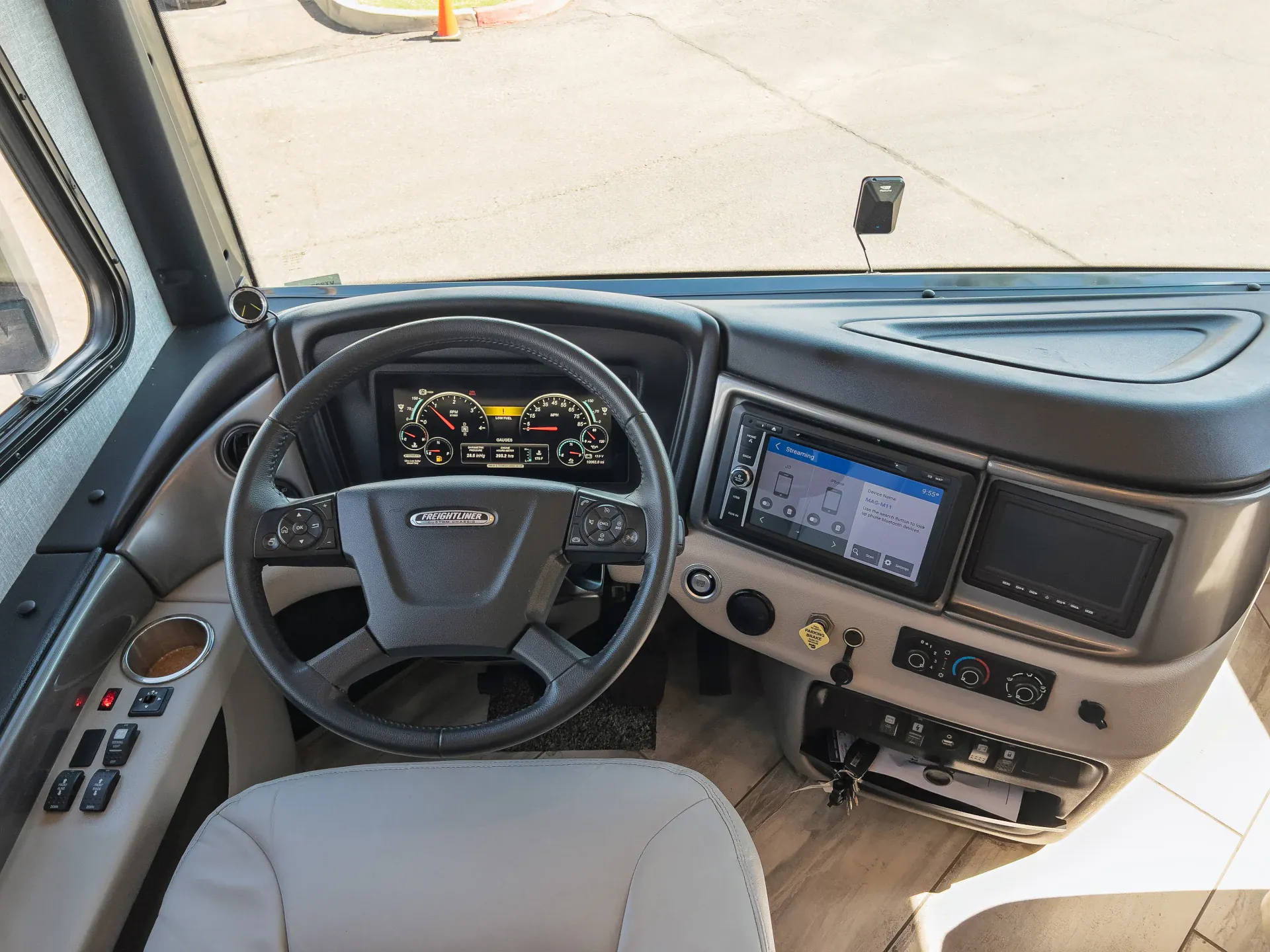 2022 Fleetwood Discovery LXE 36HQ - Photo 3