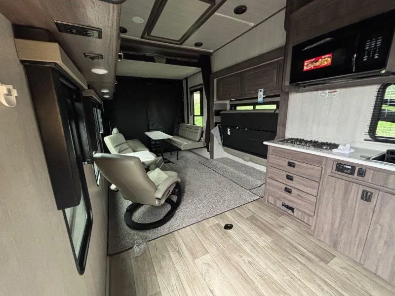 2026 Genesis Supreme Genesis 32CRXL - Photo 4
