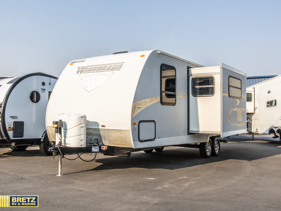 2016 Winnebago Minnie 2455BHS - Photo 4
