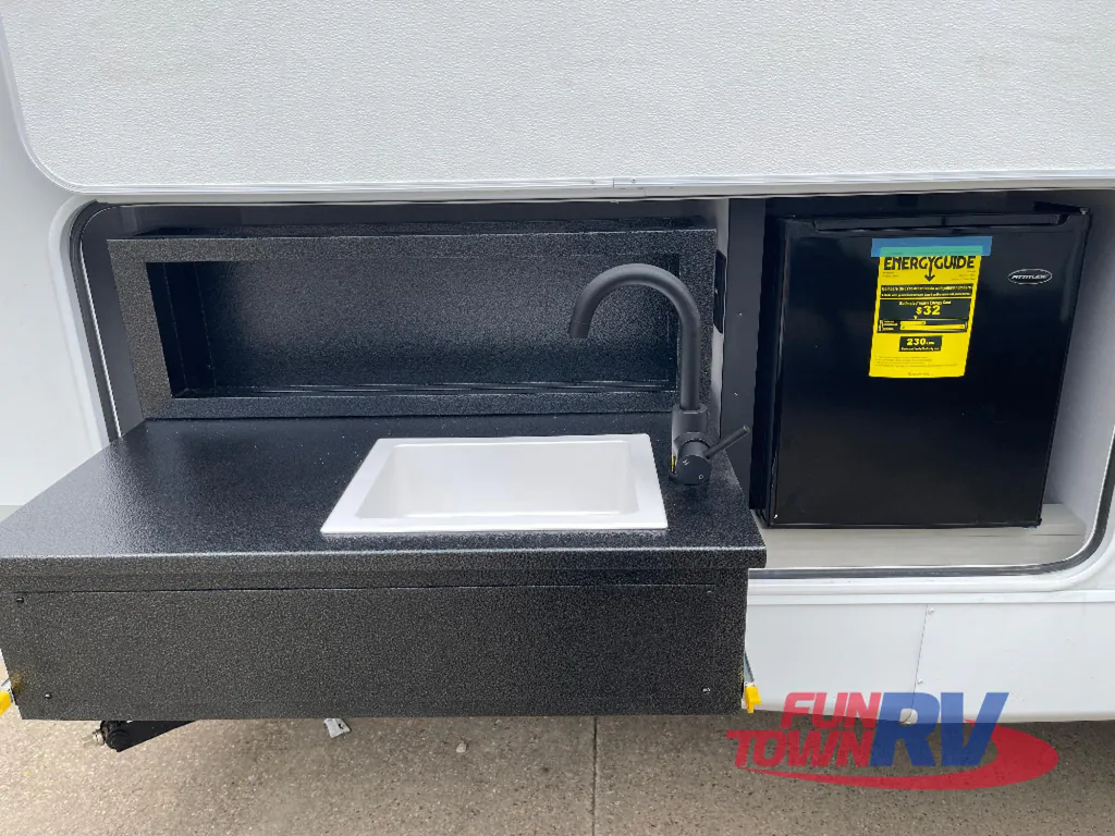 2026 Coachmen Freedom Express Select 30SE, Photos photo 12