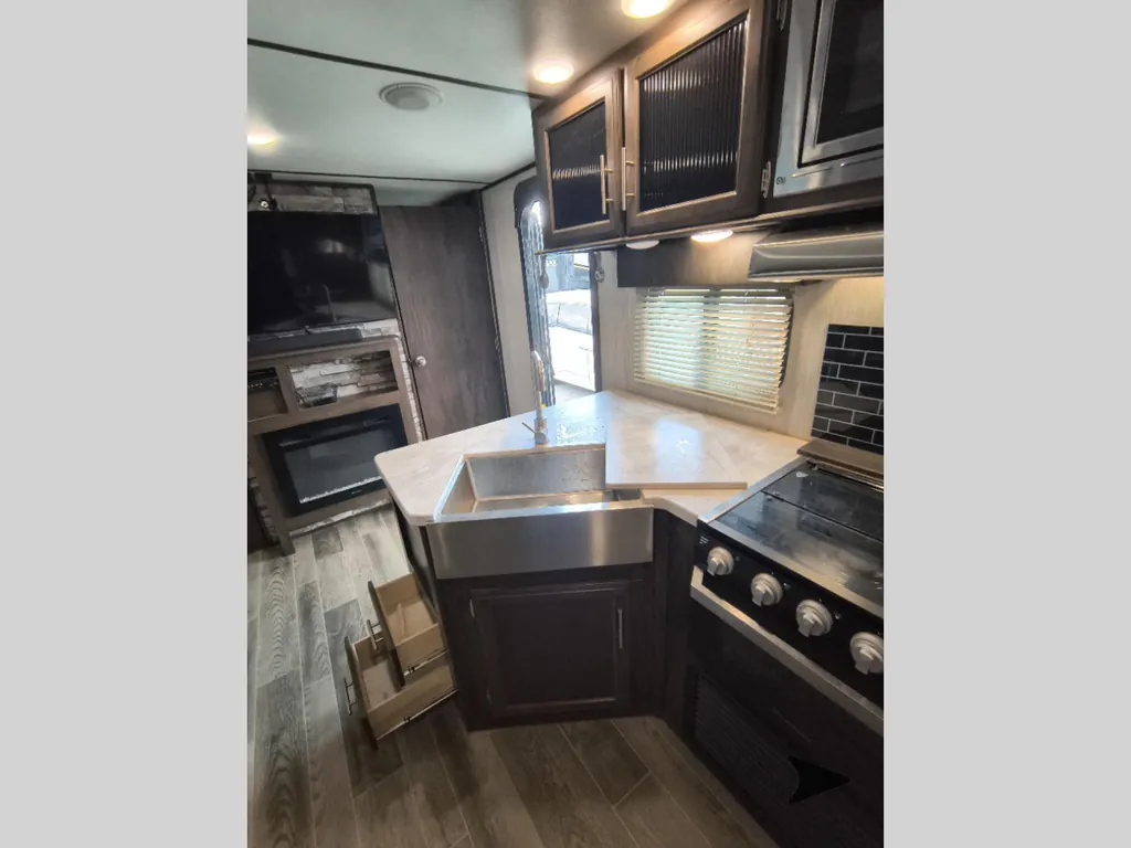 2019 Forest River Cherokee Alpha Wolf 26DBH-L, Photos photo 26
