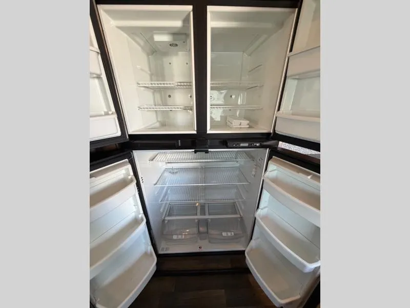 2015 Keystone Montana 3710FL - Photo 2