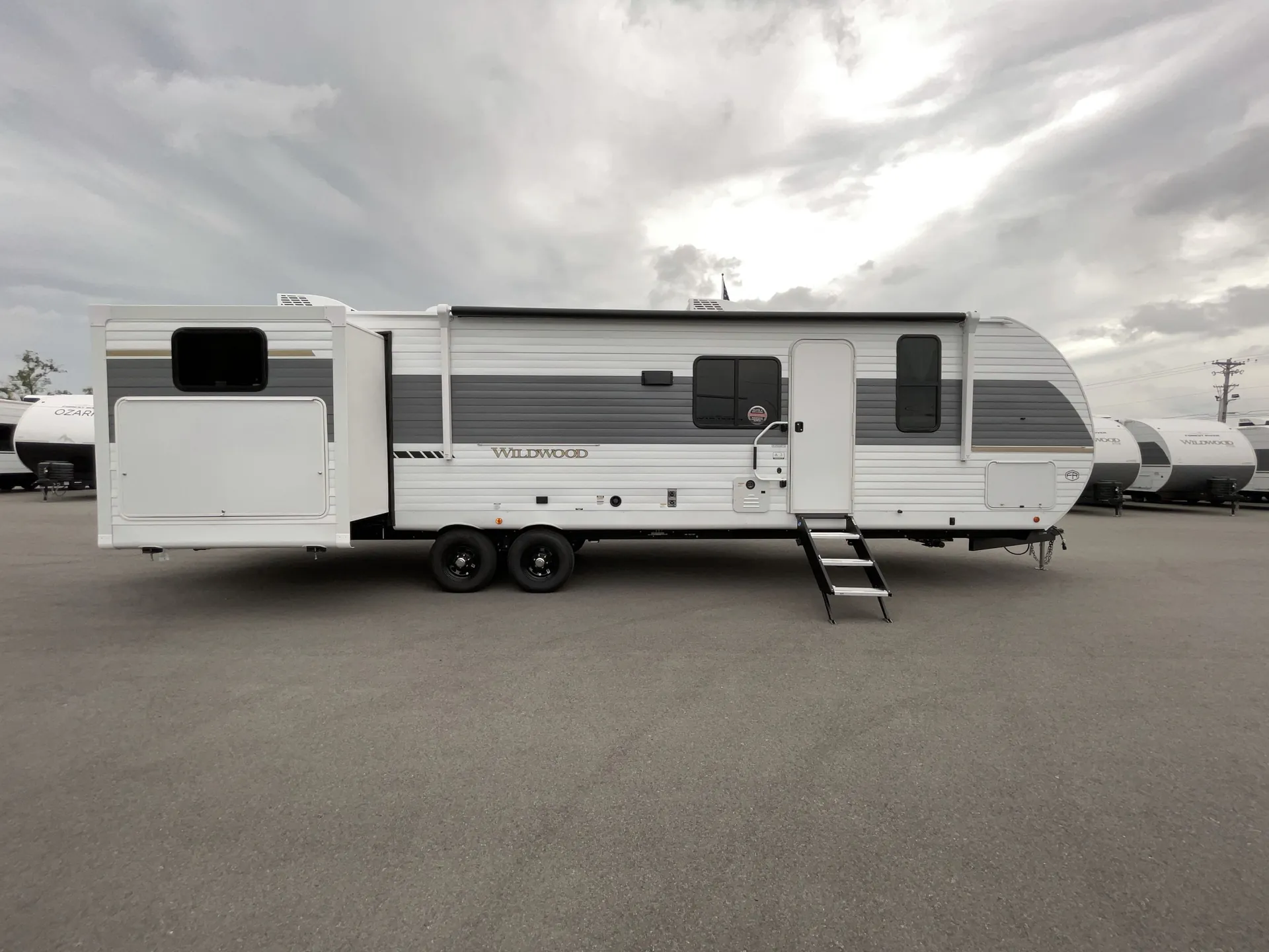 2027 Forest River Wildwood 31KQBTS — off campside
