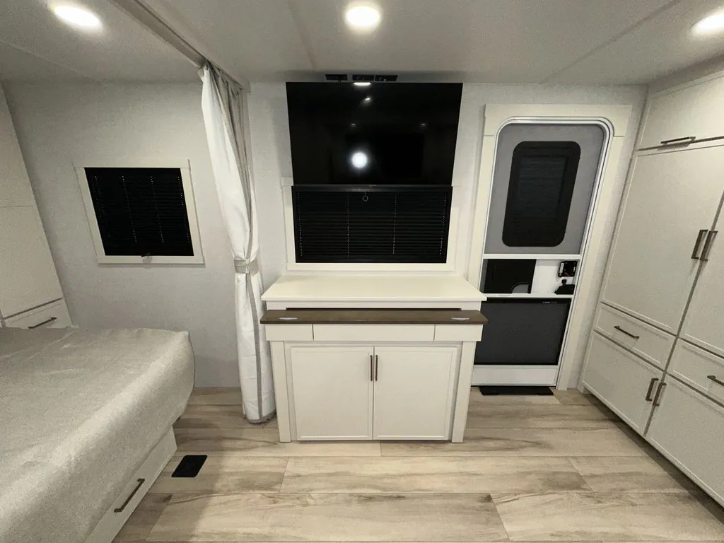 2026 Brinkley Model Ix 23X, Photos photo 8