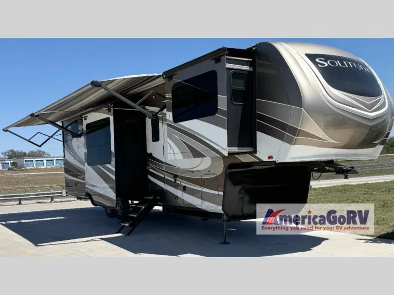 2019 Grand Design Solitude 380FL - Photo 2